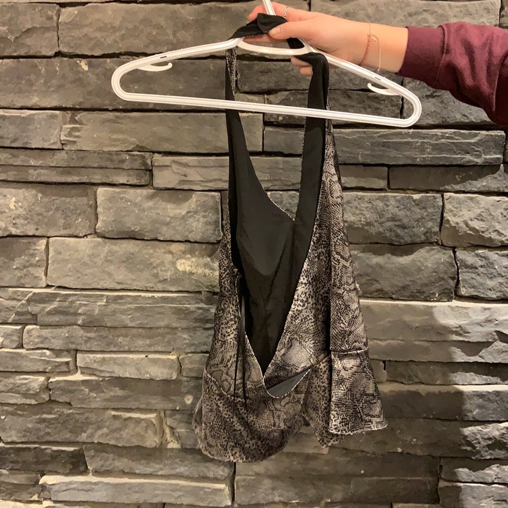 Open back guess top - Picture 2 of 4